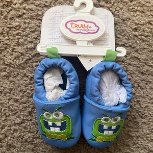 NWT Soft soled baby shoes
